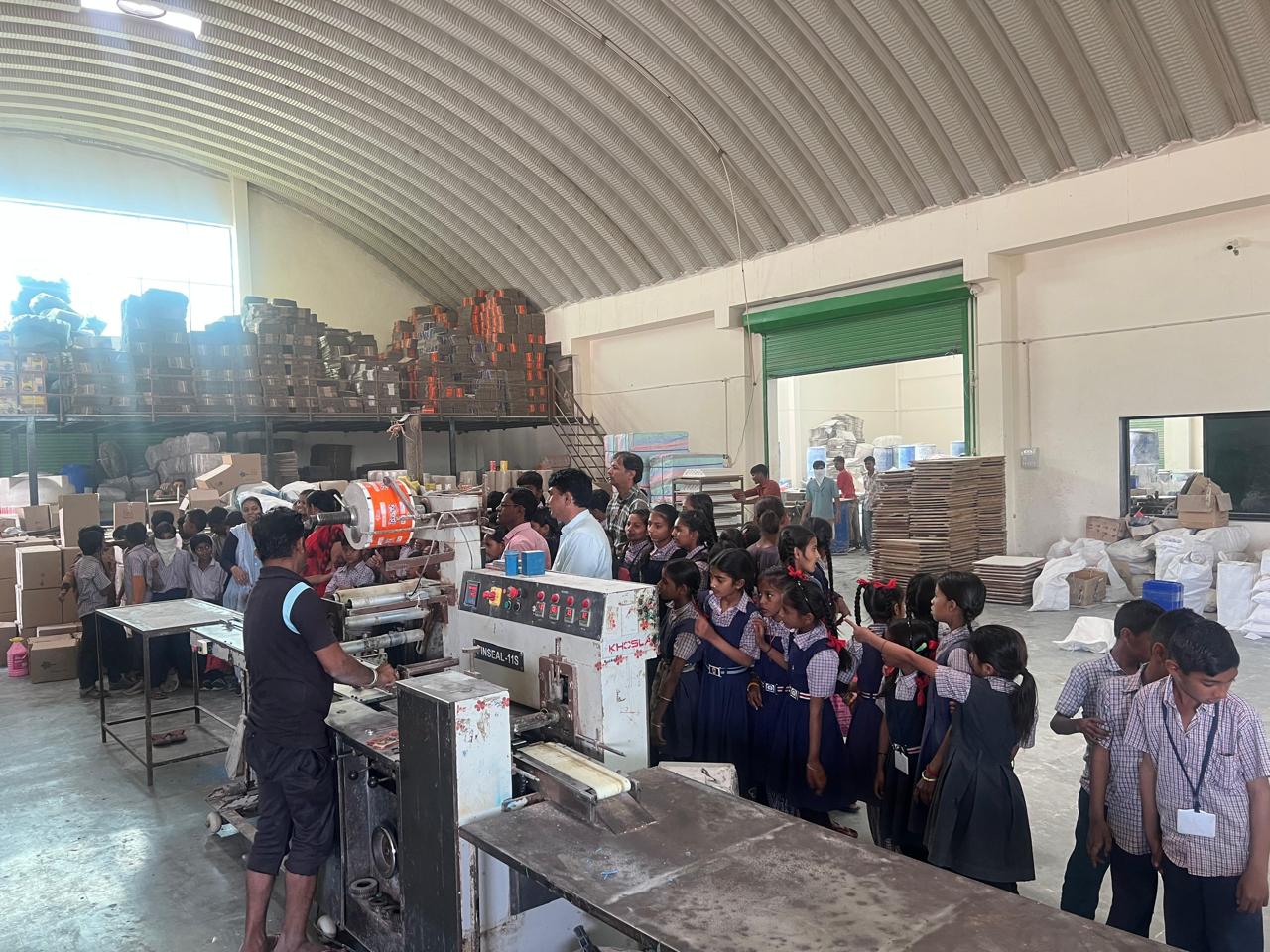 Hankar factory school visit โ students touring the Palanpur plant